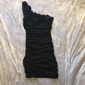 Black body-con one shoulder mini wrinkled dress
